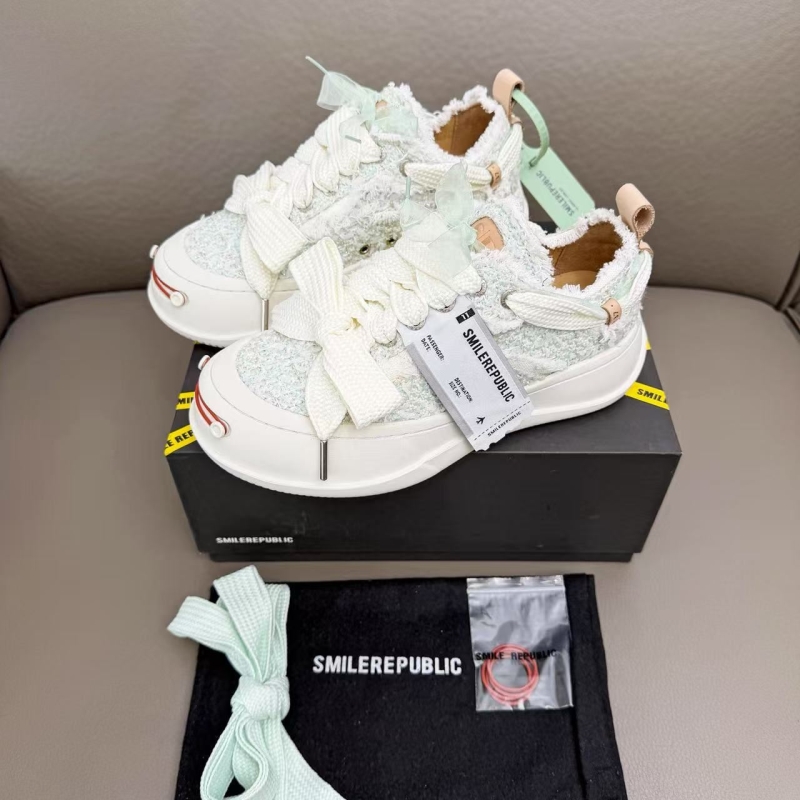 Smilerepublic Canvas Shoes